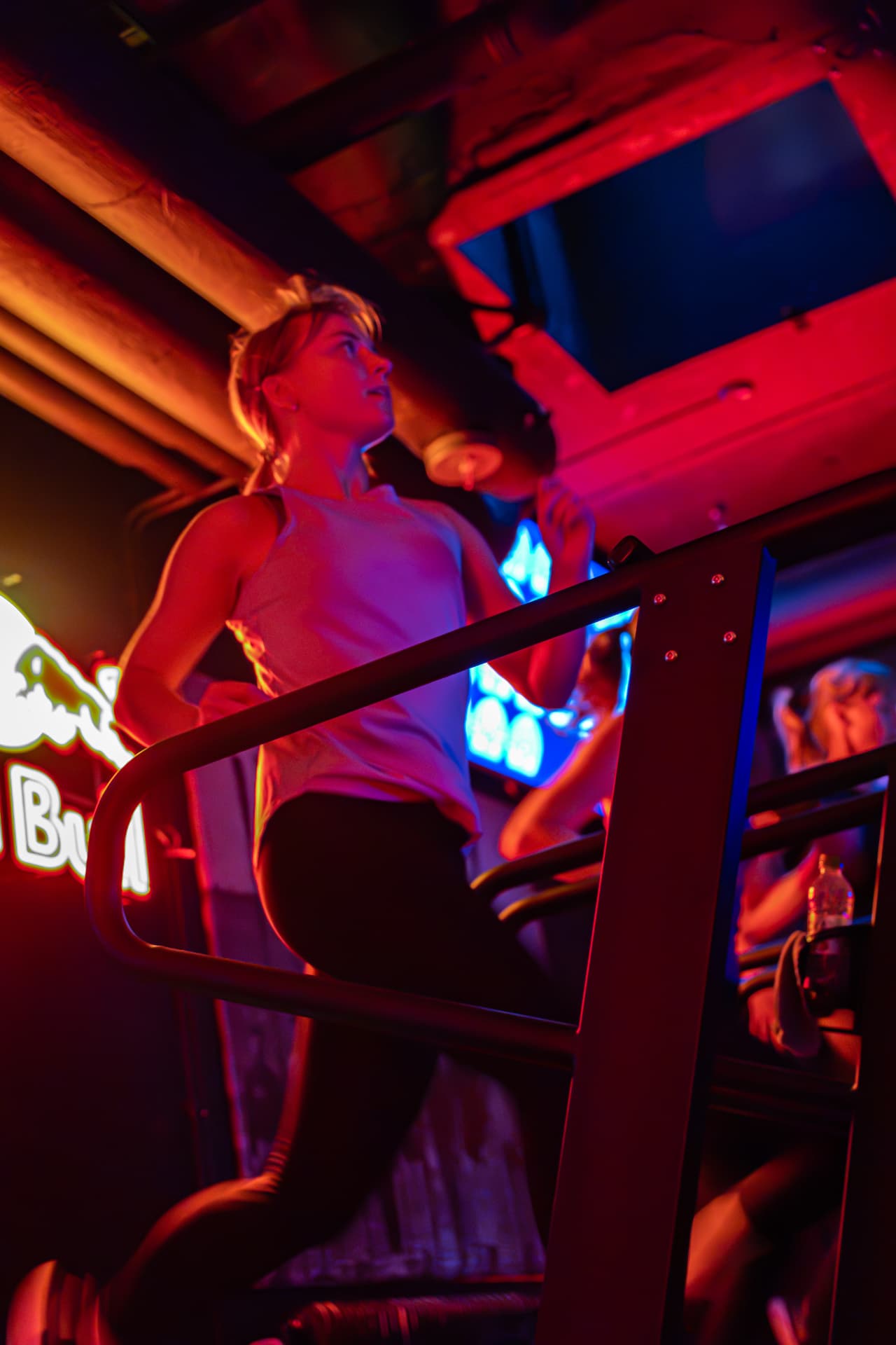 Deltagare på löpband i studion i Stockholm